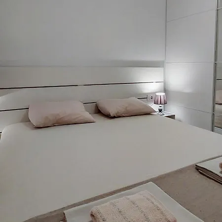 Апартаменты Beautiful In With Wifi